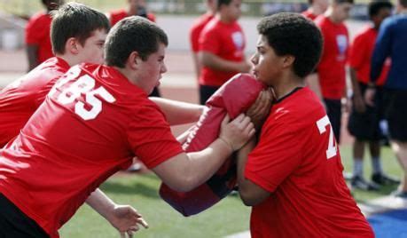 Simple drills that can help offensive linemen improve quickness | Youth ...