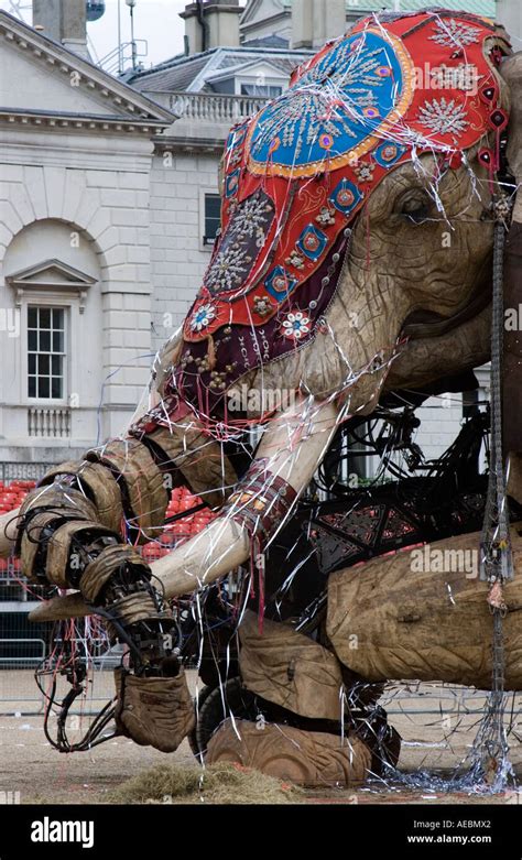 The Sultan's Elephant by Royal de Luxe, London, England, United Kingdom Stock Photo - Alamy