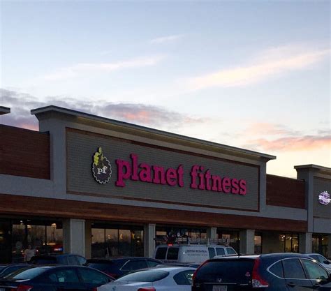 Planet Fitness - Medford - 12 Photos & 60 Reviews - Gyms - 696 Fellsway Plz, Medford, MA - Phone ...