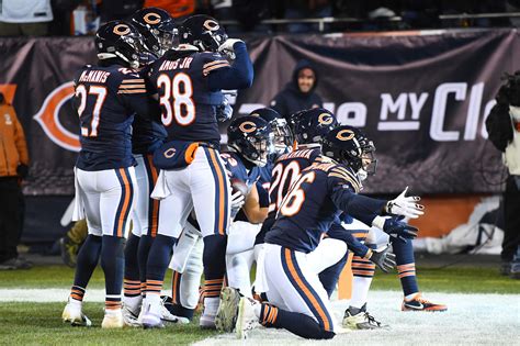 Chicago Bears: Game balls after a monumental 15-6 win over the Rams ...