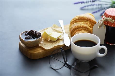 Premium Photo | Fresh pastries on the table. french flavored croissant for breakfast.