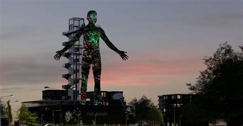 Giant statue with matrix LED skin to stand 40 metres tall