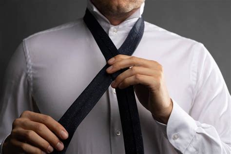 How to Tie a Simple Tie Knot (a.k.a., Oriental Knot) - The Modest Man