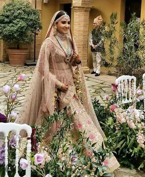 anushka sharma looks like a fairy in her wedding pics | Anushka Sharma-Virat Kohli wedding photos