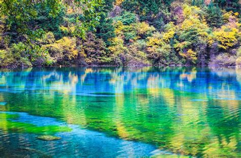 Colorful lake in jiuzhaigou valley — Stock Photo © chungking #34698289