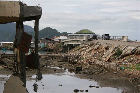 File:Tsunami 2004 aftermath. Aceh, Indonesia, 2005. Photo- AusAID (10730891083).jpg - Wikimedia ...