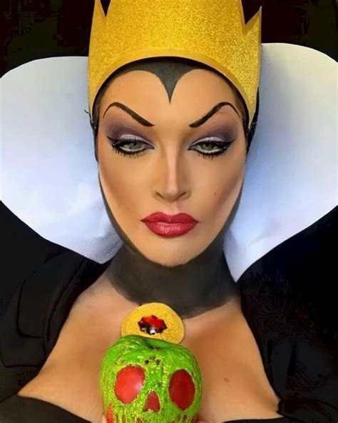 Pin by 🧜🏻‍♀️ 𝓐𝓷𝓪𝓵𝓲 on Halloween | Disney makeup, Disney villains makeup, Halloween makeup scary