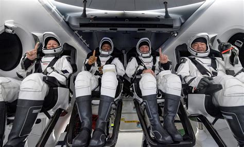 SpaceX Dragon carries four astronauts home after record-breaking voyage