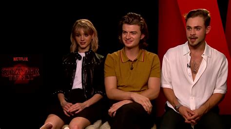 Stranger Things Season 2 - Cast Interview Part I - YouTube