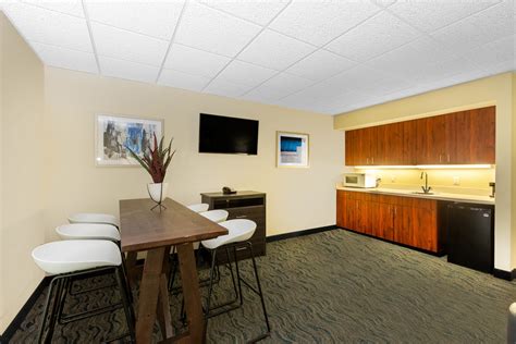 Baymont by Wyndham Des Moines Airport | Des Moines, IA Hotels