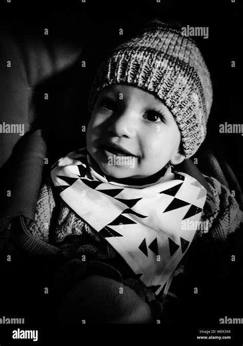 Baby in car seat hat hi-res stock photography and images - Alamy
