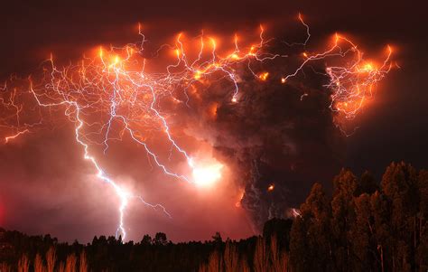 Volcano Lightning Fury - HD Wallpaper