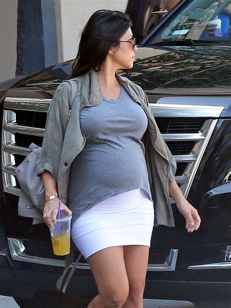 Pregnant KOURTNEY KARDASHIAN Out and About in Los Angeles – HawtCelebs