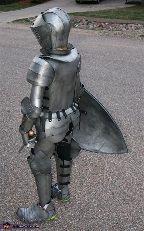 Medieval Knight Costume - Photo 3/7