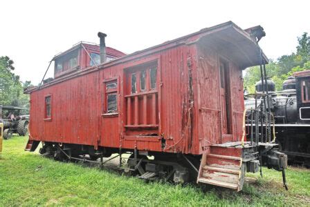 Life Aboard Your Own Caboose: How to Buy a Train Car – Mother Earth News