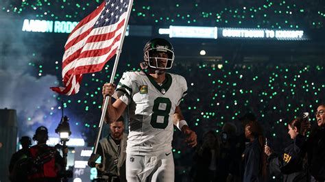 Jets owner shares video of Aaron Rodgers carrying American flag with important message for fans ...