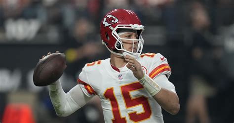 Chiefs' Patrick Mahomes Wins 2nd Career MVP Award Over Joe Burrow, Josh Allen, More | News ...