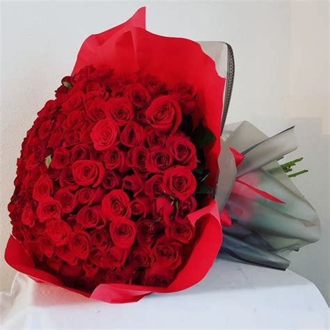 Top 48+ ramos con rosas rojas - Abzlocal.mx