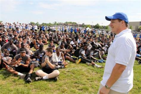 ESPN's Eric Mangini leads volunteer effort for 'mini-camp' on familiar ...