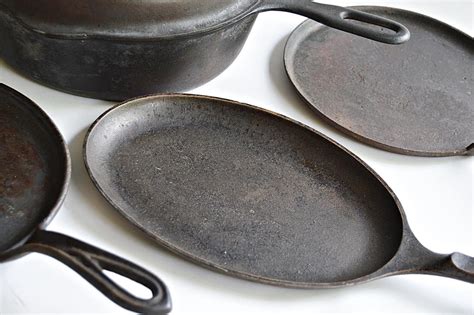 Seven Pieces of Vintage Cast Iron Cookware | EBTH