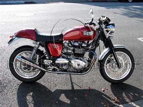 2004 Triumph Thruxton 900 - Moto.ZombDrive.COM