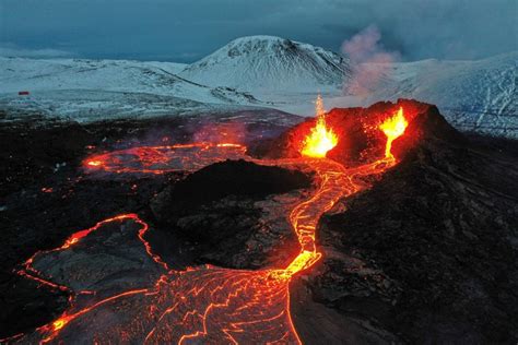 Volcanic Eruption In Iceland’s Glowing Lava Fountains Seen From Space - Vision Times