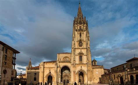 Oviedo Introduction Walking Tour (Self Guided), Oviedo, Spain