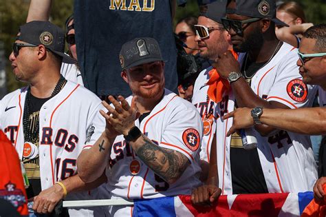 Astros troll Yankees at World Series parade with Houston chant