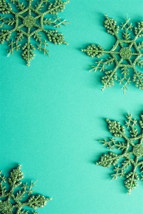 Photo of Green background with Christmas glitter snowflakes | Free christmas images