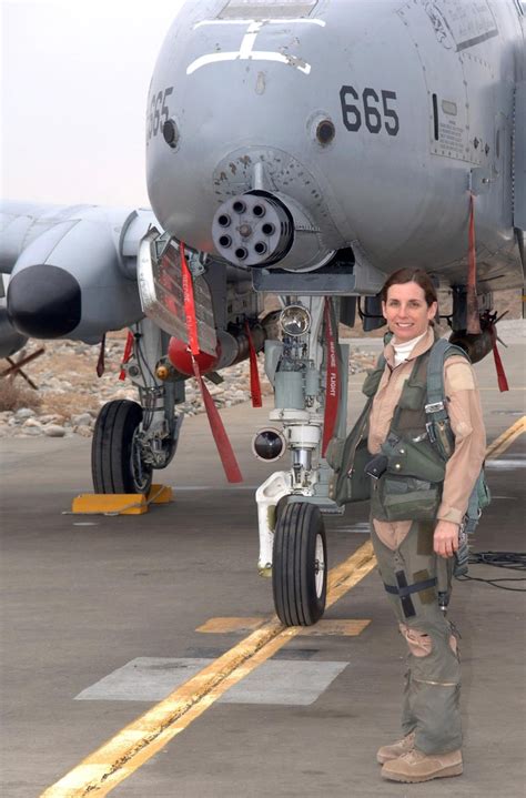 Pin by Jordan Lyle on women in military | Female fighter, Female pilot ...