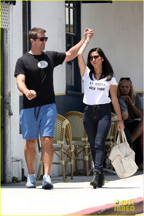 Olivia Munn & Aaron Rodgers Dating, Hold Hands After PDA Packed Brunch ...