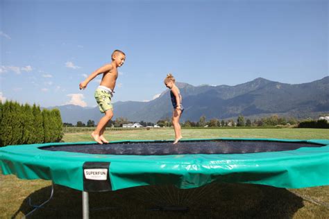 16' Mega Bounce Trampoline - Super Fun Trampolines