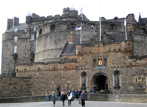 File:Edinburgh castle.jpg - Wikipedia