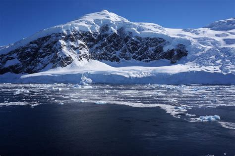 Disintegration Fears Grow As Worsening Rifts and Fractures Spotted at Two of Antarctica’s Most ...