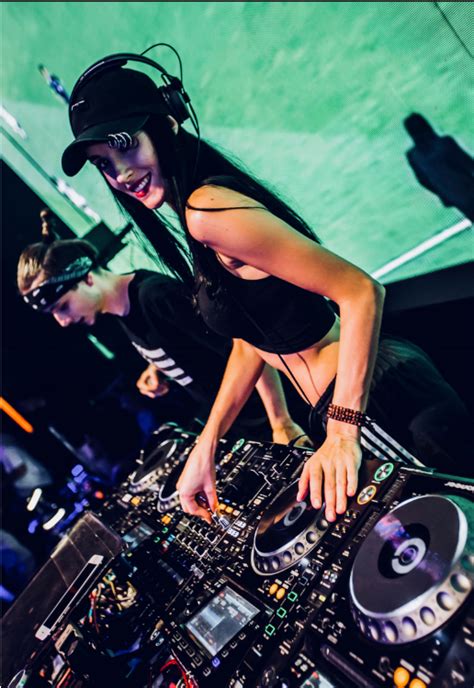 Hire Female DJ China - Female DJ for Events | Scarlett Entertainment ...