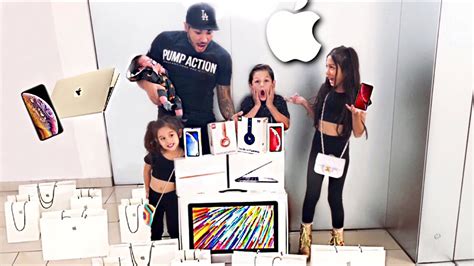 NO BUDGET AT THE APPLE STORE **PART 2* *| Familia Diamond - YouTube