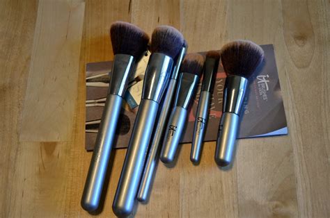 Barina Beauty: It Cosmetic brushes for Ulta!