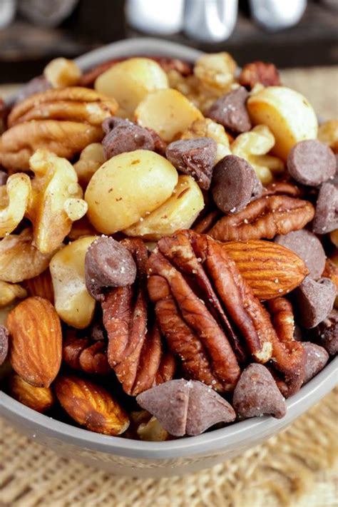 Keto Trail Mix – BEST Low Carb Keto Sweet and Salty Trail Mix Recipe ...