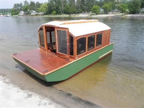 DIY Houseboat Shows How Simplicity Is The Ultimate Sophistication