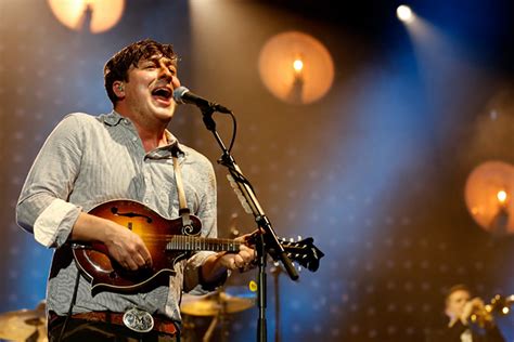 Mumford and Sons Perform ‘I Will Wait’ at the 2013 Grammy Awards