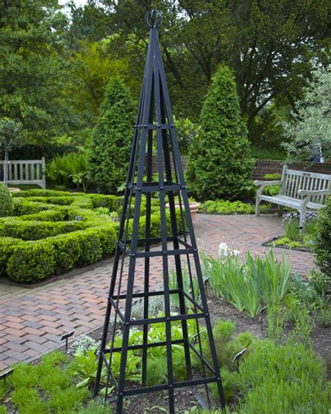 Steel Garden Obelisk | Fasci Garden