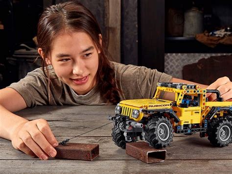 LEGO Technic Jeep Wrangler building set gives you your own high-performance 4X4 » Gadget Flow