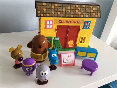 Hey Duggee clubhouse with 3 accessories and 6 figures. Duggee, roly, Betty, tag, happy & norrie ...