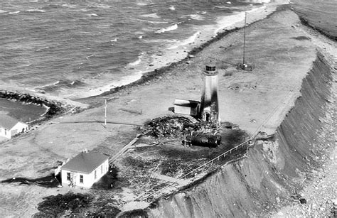 Faulkner's (Falkner's) Island Lighthouse, Connecticut at Lighthousefriends.com