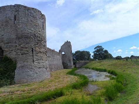 Pevensey Castle - The Camping and Caravanning Club