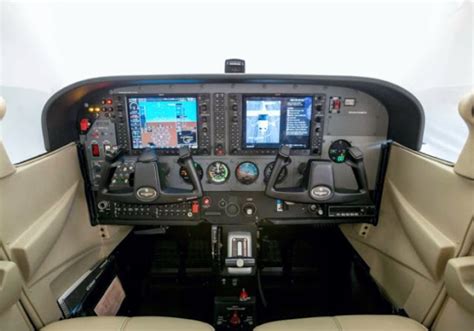 Cessna Skyhawk Specs, Interior, Cockpit, and Price - Airplane Update