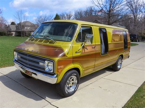 Daily Turismo: 5k: Not A Creeper Van: 1977 Dodge Tradesman Custom Van