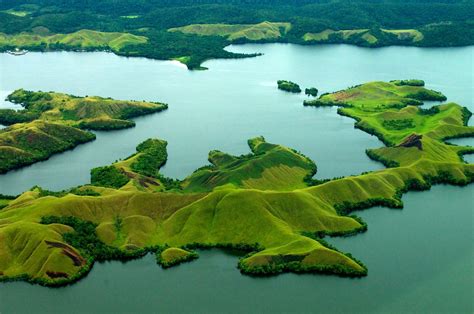 Pesona Danau Sentani Papua - GEOMEDIA