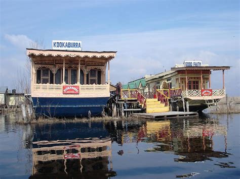 Kashmir Houseboat Tour (8469),Holiday Packages to Srinagar, Gulmarg ...