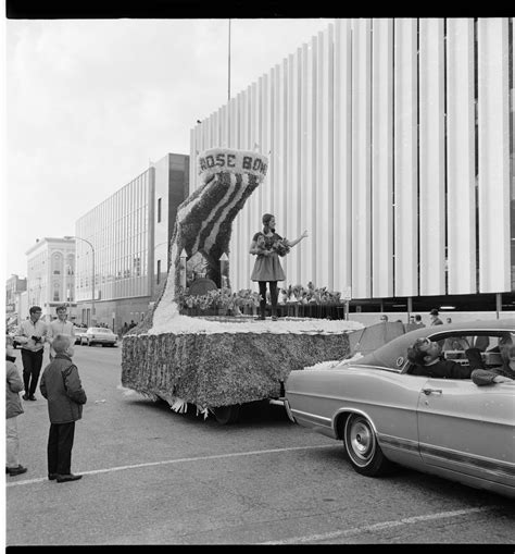 Float in the University of Michigan Homecoming parade, October 1967 | Ann Arbor District Library